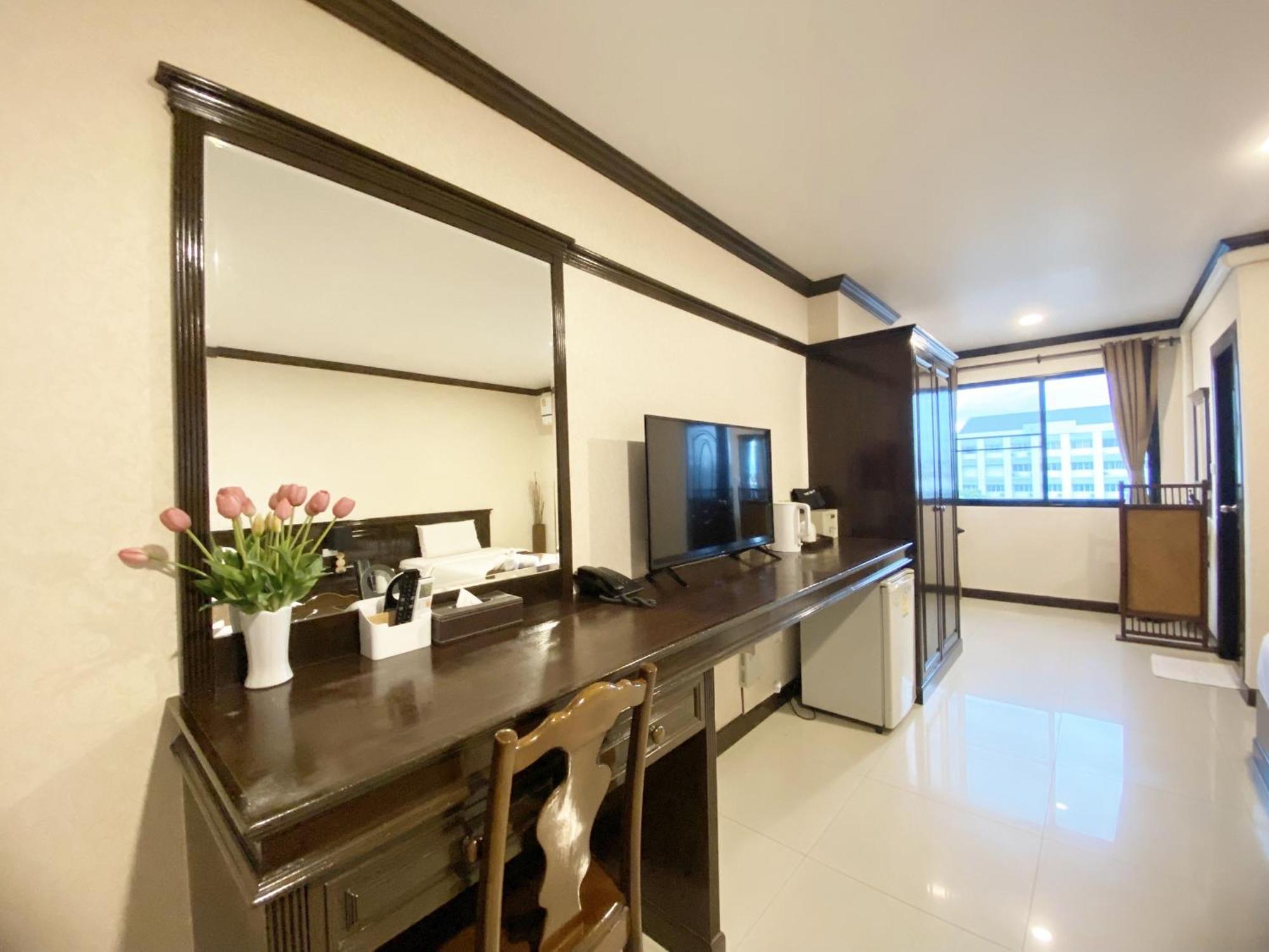 Romena Grand Hotel Chiang Mai Bagian luar foto