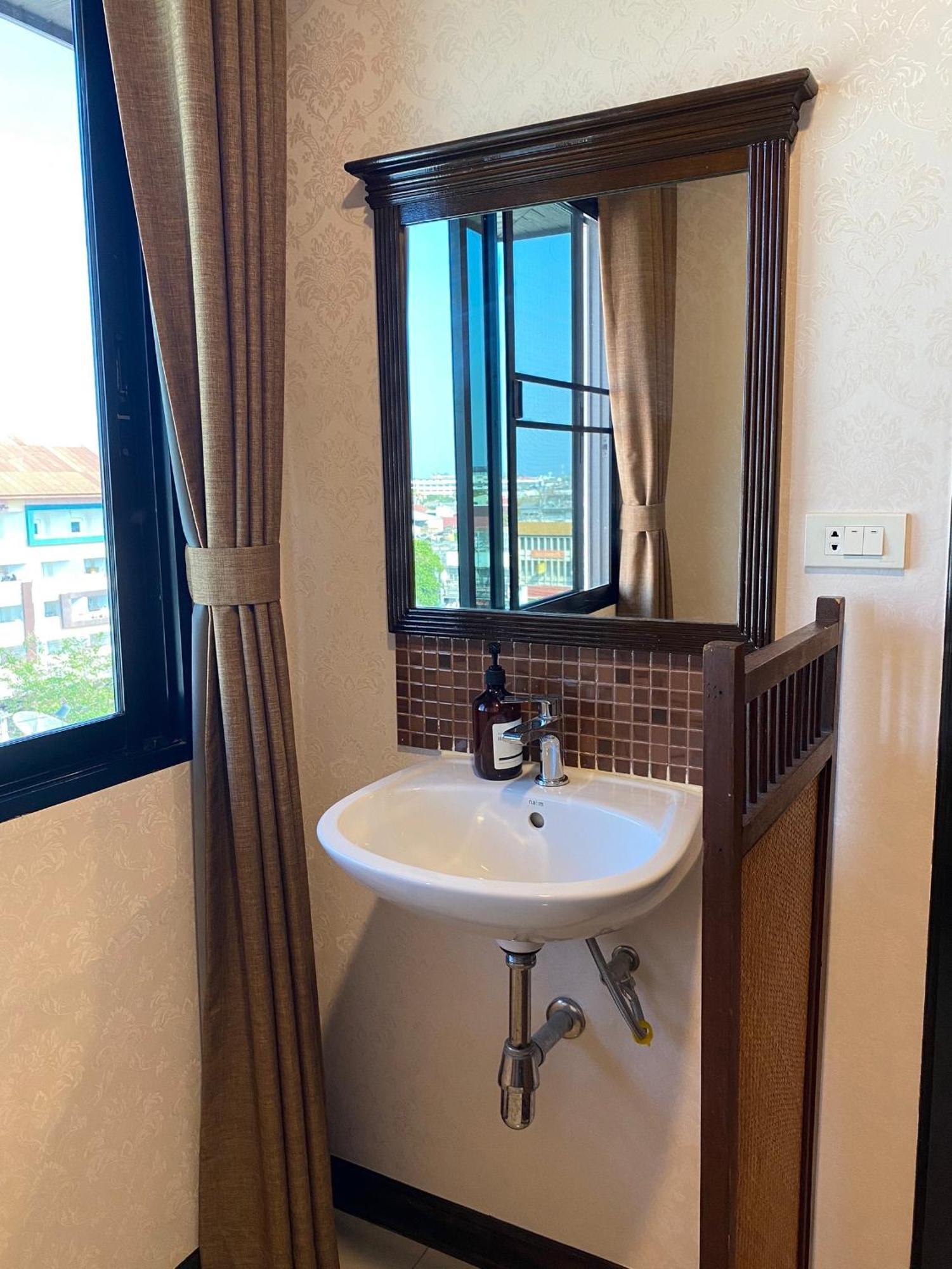 Romena Grand Hotel Chiang Mai Bagian luar foto