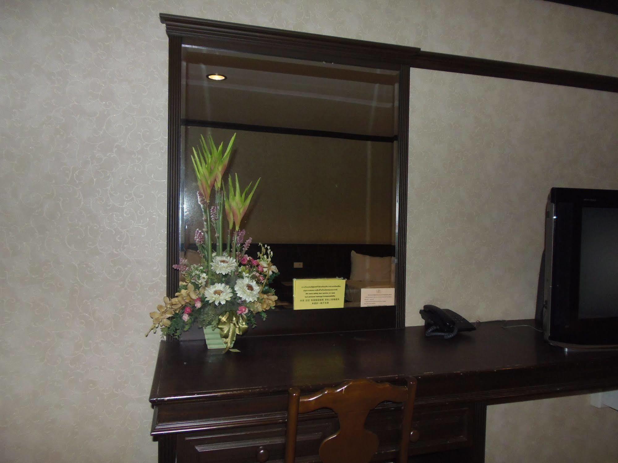 Romena Grand Hotel Chiang Mai Bagian luar foto